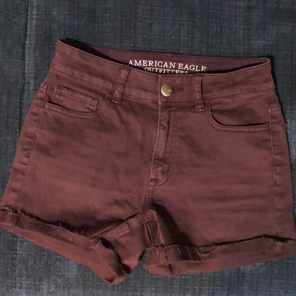 American Eagle maroon shorts